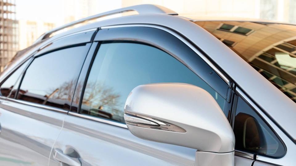 Window deflectors on car