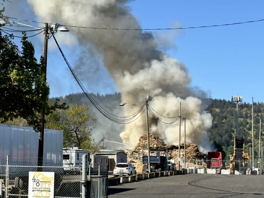 Portland Fire tackles large sawdust, pallet fire at wood recycling plant