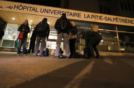 People gather outside the La Pitie Salpetriere following a series of deadly attacks in Paris , November 14, 2015. REUTERS/Gonazlo Fuentes