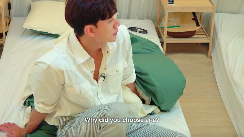 Hyeon-joong says "Why did you choose Ji-a?"