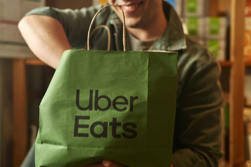 Uber Eats攜上千家商家合作夥伴推出指定餐飲買一送一等超值優惠，為全台大專院校考生獻上期末考歐趴祝福。（圖／品牌業者提供）