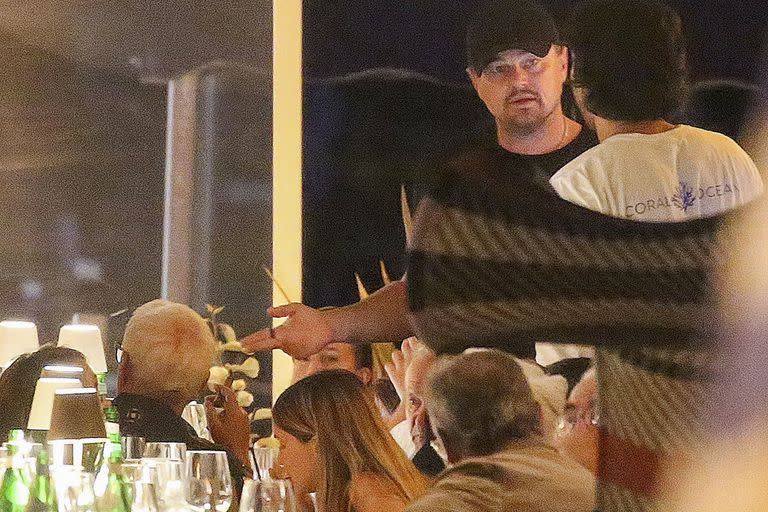 Leonardo DiCaprio disfrutó de una excelente comida italiana con sus padres, George DiCaprio e Irmelin Indenbirken