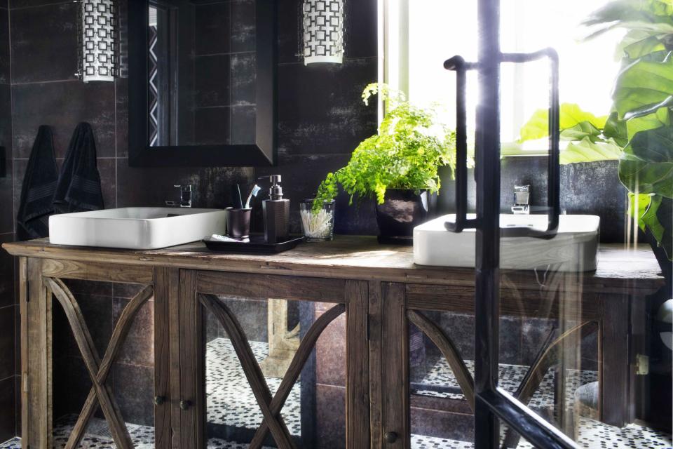 In this undated photo provided by Brian Patrick Flynn/HGTVREMODELS.COM, this bathroom by Brian Patrick Flynn shows the designer's use of maidenhair ferns in dark spaces which receive little and/or no direct sunlight. Flynn suggests using this species to add texture to a space, or to add life to a room without the feminine look associated with flowers. (AP Photo/Brian Patrick Flynn/HGTVREMODELS.COM, Sarah Dorio)