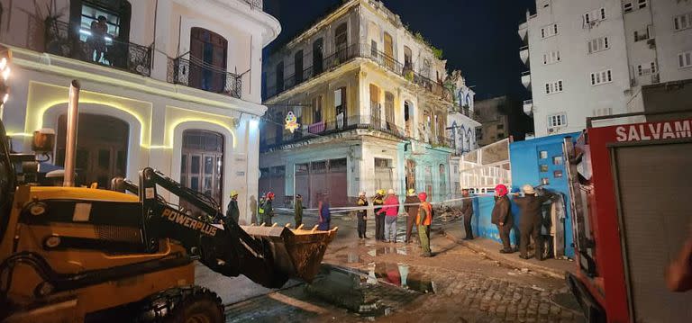 Un derrumbe de un edificio en La Habana, Cuba, dejó un muerto y varios heridos; hay desaparecidos. (Foto: @lazarito89sitvc en X).