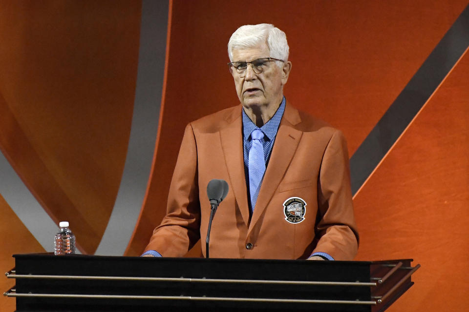 Del Harris speaks during his enshrinement at the Basketball Hall of Fame, Saturday, Sept. 10, 2022, in Springfield, Mass. (AP Photo/Jessica Hill)