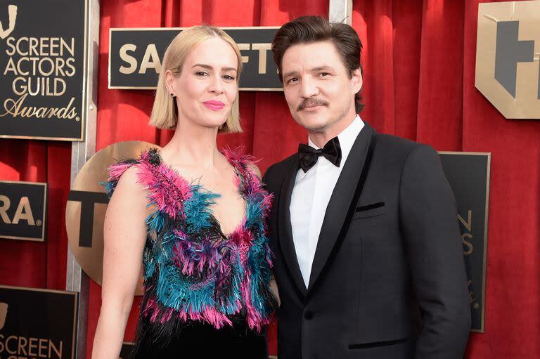 Sarah Paulson y Pedro Pascal 