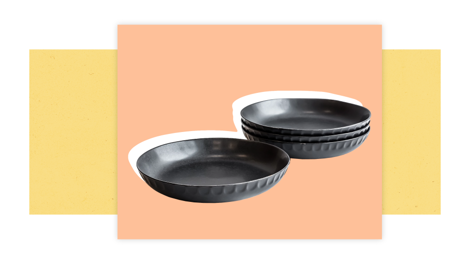 These black bowls offer dimension with a ribbed rim.