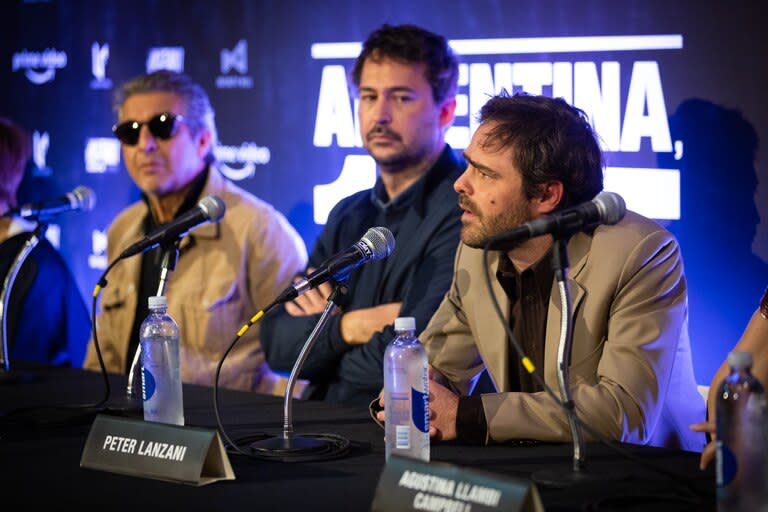 Peter Lanzani, ante la atenta mirada de Darín y Mitre