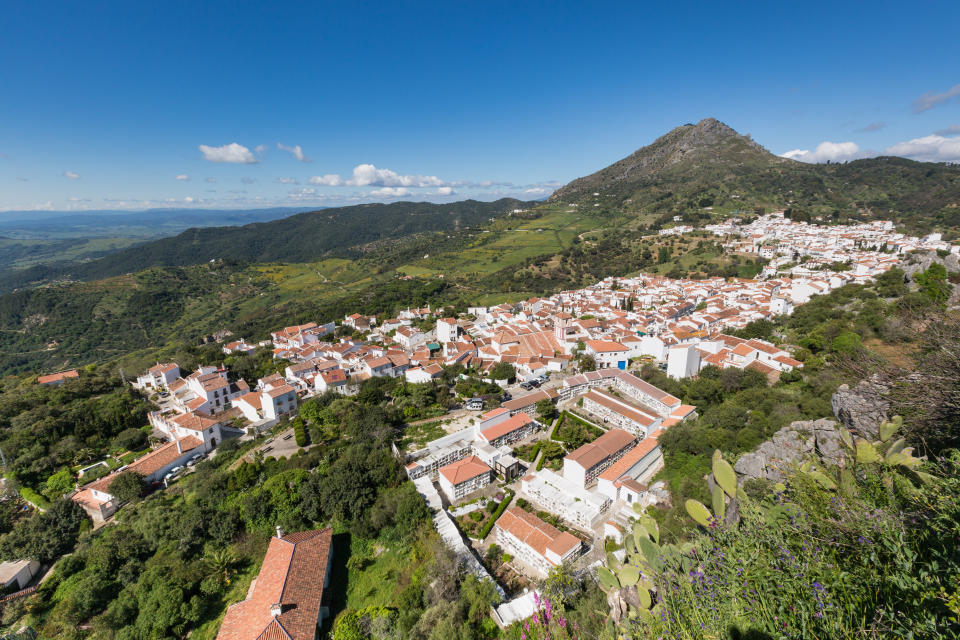 El escritor de viajes inglés del siglo XIX Richard Ford fue uno de los que se enamoró de Gaucín. “Está románticamente situado en una cresta hendida. Asciende el castillo árabe [y] la vista es gloriosa”, escribió hace 175 años. (Foto: Getty Images).