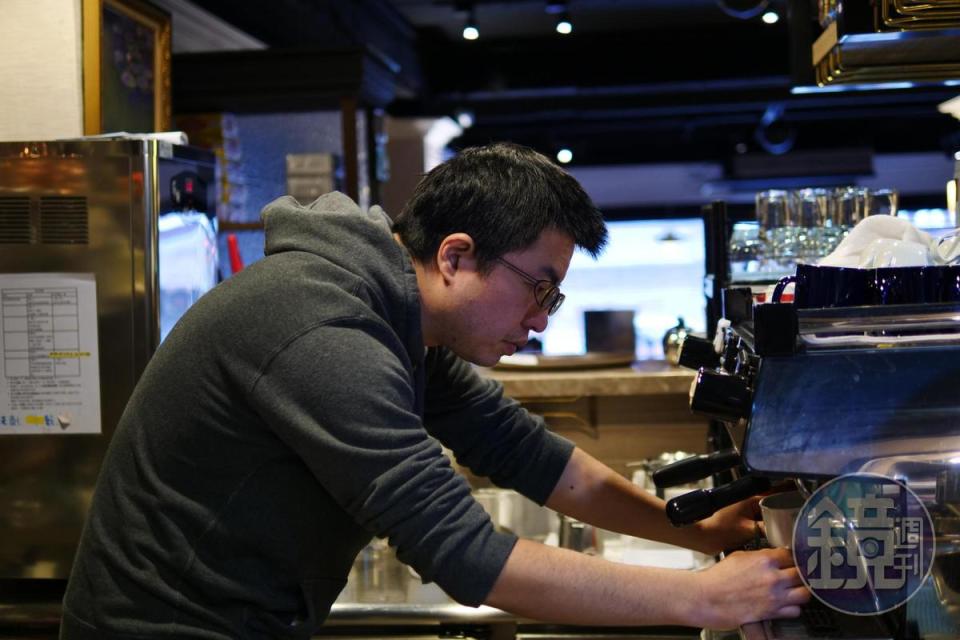老闆李家銘是專業咖啡吧台手出身。