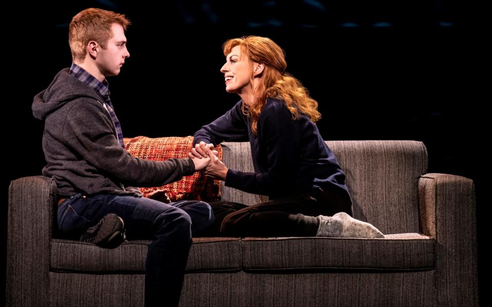 Noel Coward Theatre, London West End 2019 production credit: Matthew Murphy ..... l-r Sam Tutty (Evan Hansen), Rebecca McKinnis (Heidi Hansen), pNoel Coward Theatre, London West End 2019 production credit: Matthew Murphy ..... l-r Sam Tutty (Evan Hansen), Rebecca McKinnis (Heidi Hansen), photo by Matthew Murphy.jpg - Matthew Murphy/Matthew Murphy