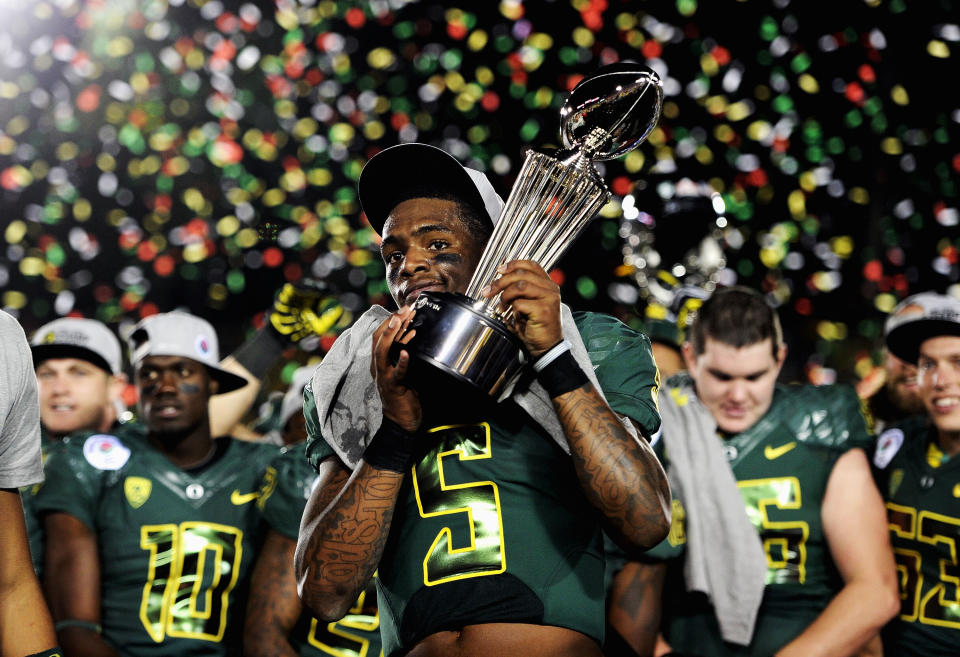 PASADENA, CA - JANUARY 02: Quarterback Darron Thomas #5 of the Oregon Ducks celebrates after the Ducks 45-38 victory against the Wisconsin Badgers at the 98th Rose Bowl Game on January 2, 2012 in Pasadena, California. (Photo by Harry How/Getty Images)