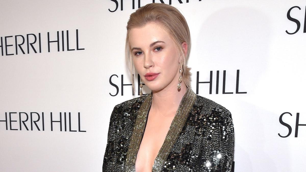 Nude Pics of Ireland Baldwin Take over Instagram! Bombshell Strips