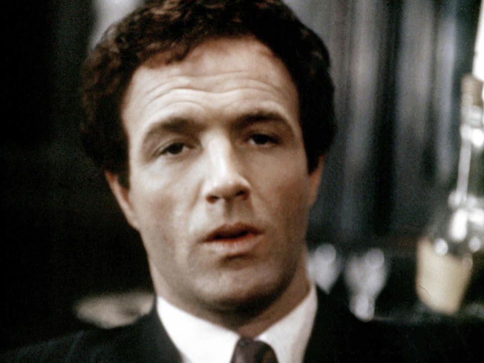 <p>In “Der Pate” schlüpft James Caan in die Rolle des ‘Santino Corleone’. Als ältester Sohn des Don fällt ihm die Nachfolge zu, doch ‘Sonny’ wird in einen Hinterhalt gelockt und erschossen. (Bild-Copyright: Paramount Pictures/REX/Shutterstock) </p>