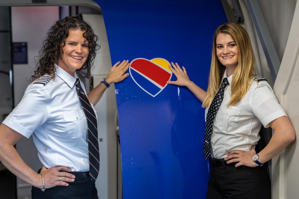 Captain Holly Petitt and First Officer Keely Petitt, Southwest’s First Mother/Daughter Pilot Duo Takes Flight