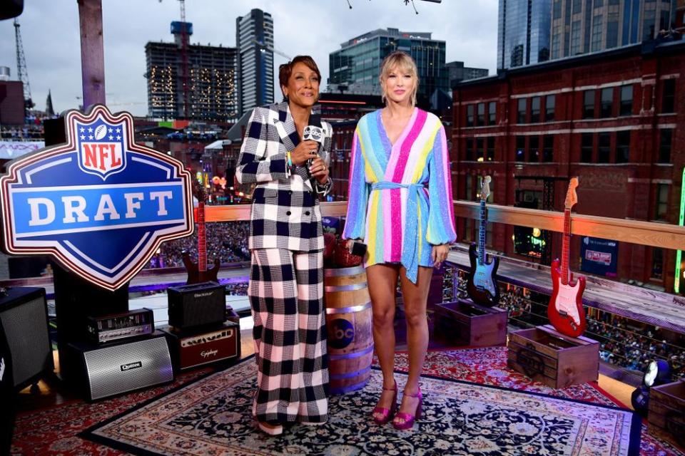 Robin Roberts and Taylor Swift during the 2019 NFL Draft | Phil Ellsworth/ESPN Images