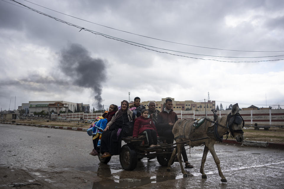 Palestinians arrive in the southern Gaza town of Rafah after fleeing an Israeli ground and air offensive in the nearby city of Khan Younis on Monday, Jan. 29, 2024. Israel has expanded its offensive in Khan Younis, saying the city is a stronghold of the Hamas militant group. (AP Photo/Fatima Shbair)