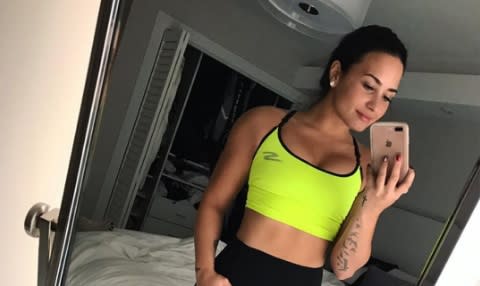 Demi Lovato posted a picture of her non-thigh gap to prove “every body is beautiful”