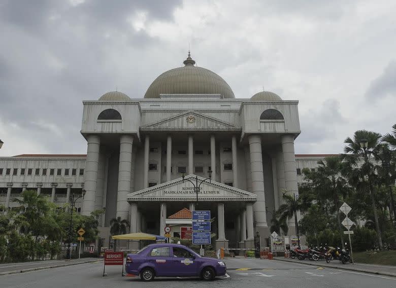 High Court judge Datuk Akhtar Tahir today allowed Hadi to strike out the lawsuit, ruling among other things that the court case was frivolous and an abuse of court process. — Foto oleh Yusof Mat Isa