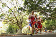 SYDNEY, AUSTRALIA - APRIL 14: Simon Whitfield of Canada runs during race one of the Elite Male 2012 ITU World Triathlon Series on April 14, 2012 in Sydney, Australia. (Photo by Cameron Spencer/Getty Images)