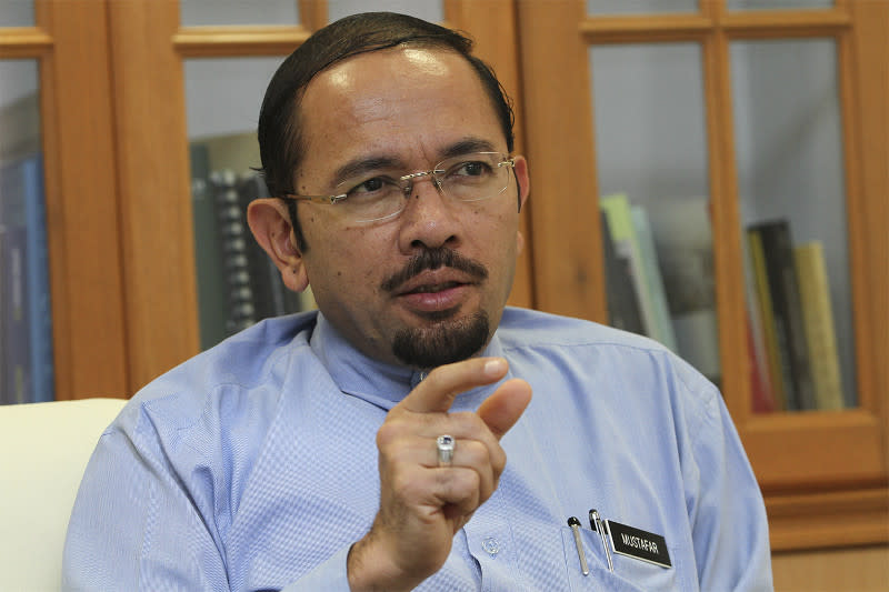 Former MACC deputy commissioner Datuk Mustafar Ali had previously said that it takes more than just claims of money being given to voters for the authorities to act on alleged perpetrators of money politics. — Picture by Yusof Mat Isa