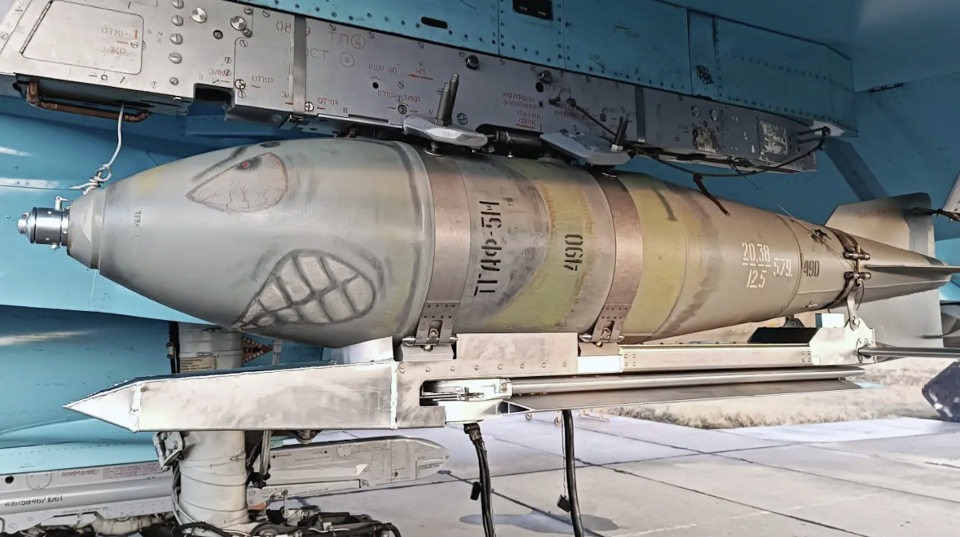A Russian FAB-500M-62 bomb with a kit attached that features pop-out wings, loaded onto a Su-34 Fullback combat jet. This extended-range weapon does not appear to feature any guidance system. <em>via Telegram</em>