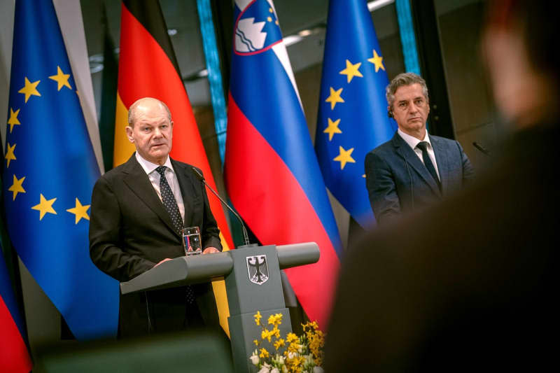Slovenia's Prime Minister Robert Golob (R) and Germany's Chancellor Olaf Scholz hold a joint press conference following their meeting. Kay Nietfeld/dpa