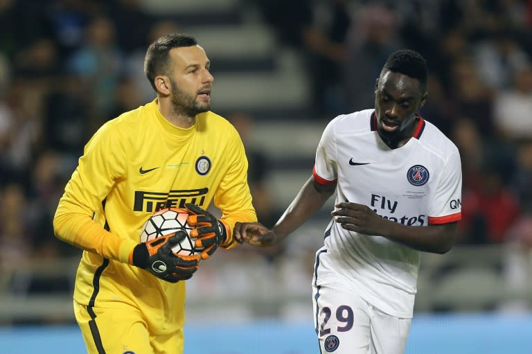 Inter Milan's Slovenian goalkeeper Samir Handanovic (L) prepares to kick the ball past Paris Saint-Germain (PSG)'s French forward Jean-Kevin Augustin at Jassim Bin Hamad Stadium in the Qatari capital Doha, on December 30, 2015