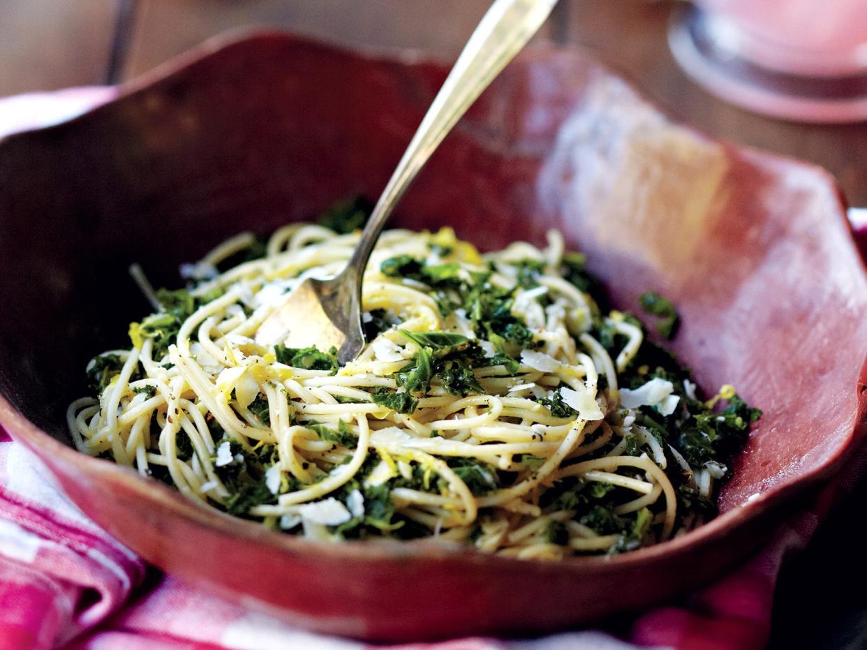 Spaghetti kale with lemon