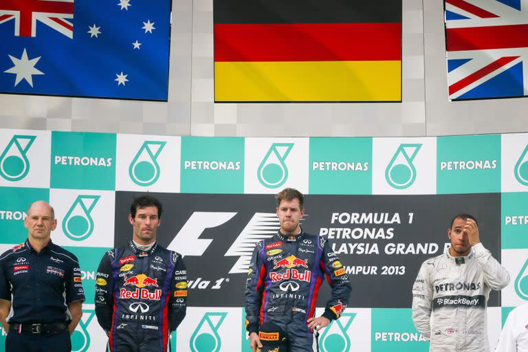 Adrian Newey, Mark Webber y Sebastian Vettel: tensión en Red Bull; Hamilton, en un lugar prestado