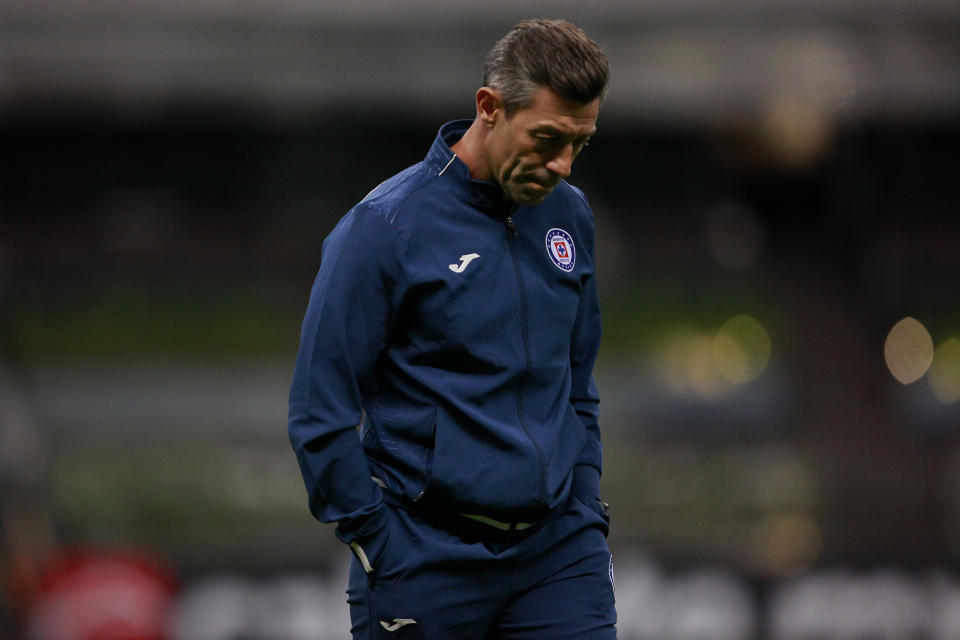 Pedro Caixinha, técnico del Cruz Azul en el encuentro de Copa MX ante Alebrijes de Oaxaca. / Foto: Getty Images