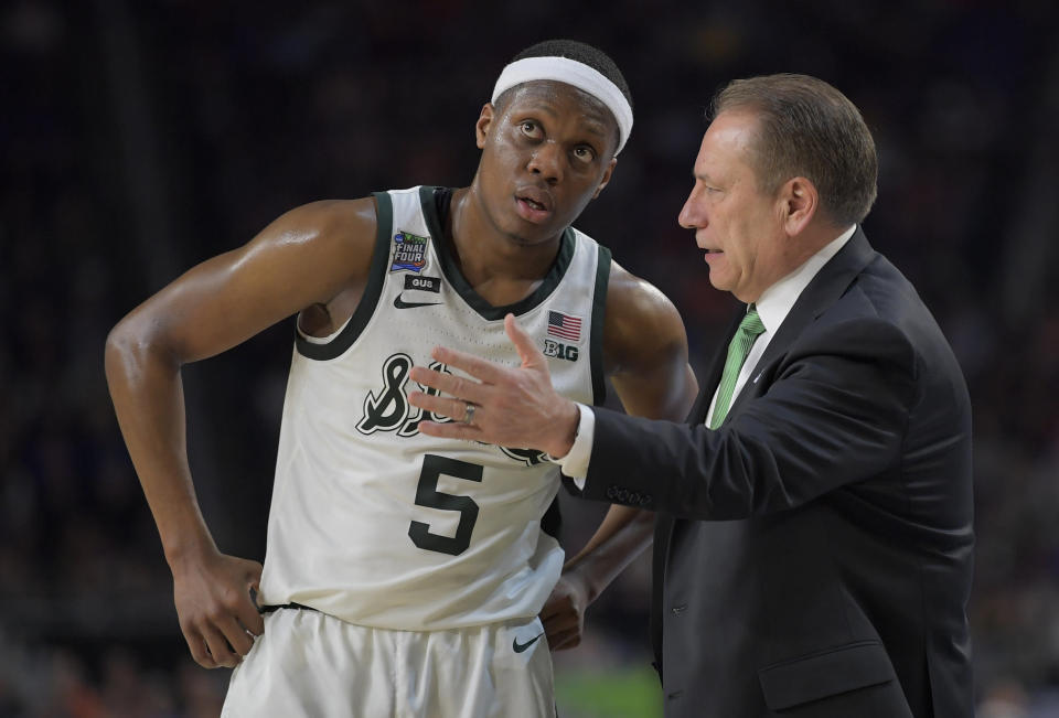 MINNEAPOLIS, MN - APRIL 6: Michigan State Spartans head coach talks with ]\ guard Cassius Winston (5) during action against the  Texas Tech Red Raiders in the NCAA men's semifinal game at the U.S. Bank Stadium in Minneapolis, MN  on April 6, 2019 . (Photo by John McDonnell/The Washington Post via Getty Images)