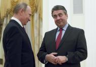 <p>Sigmar Gabriel bei Wladimir Putin im Kreml am 9. März 2017. (Bild: AP Photo/Pavel Golovkin, pool) </p>