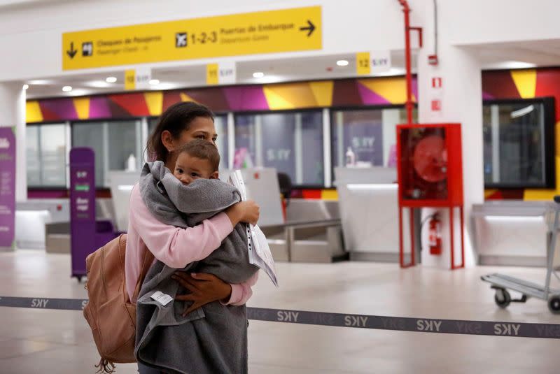 Venezolanos varados en frontera entre Chile y Perú parten en vuelo de regreso a casa