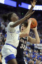 Gonzaga's Braden Huff (34) looks to shoot while defended by Kentucky's Aaron Bradshaw, left, during the second half of an NCAA college basketball game Saturday, Feb. 10, 2024, in Lexington, Ky. (AP Photo/James Crisp)