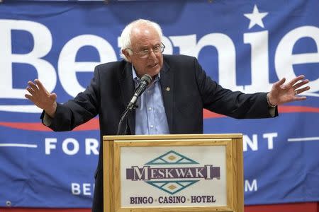 U.S. Democratic presidential candidate Senator Bernie Sanders (D-VT) talks to tribal members of the Sac and Fox Tribe of the Mississippi in Iowa/Meskwaki Nation during a campaign event at the Meskwaki Nation Settlement near Tama, Iowa, September 4, 2015. REUTERS/Scott Morgan