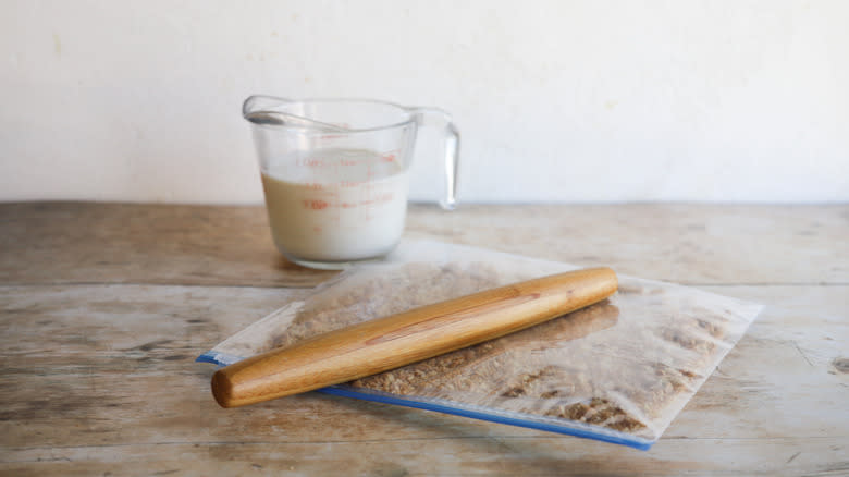 Rolling pin crushing graham crackers