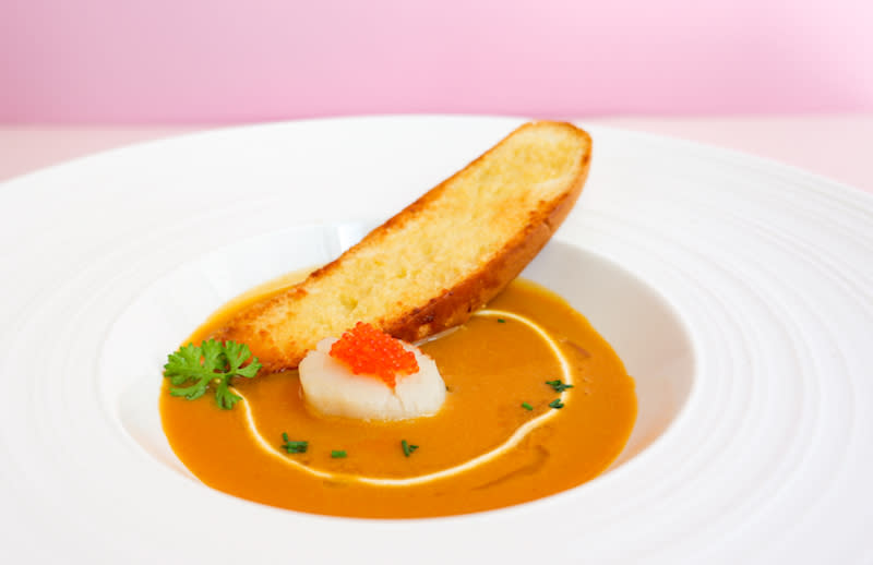  Lawry’s The Prime Rib Singapore's Lobster Bisque with Hokkaido Scallop and Fish Roe