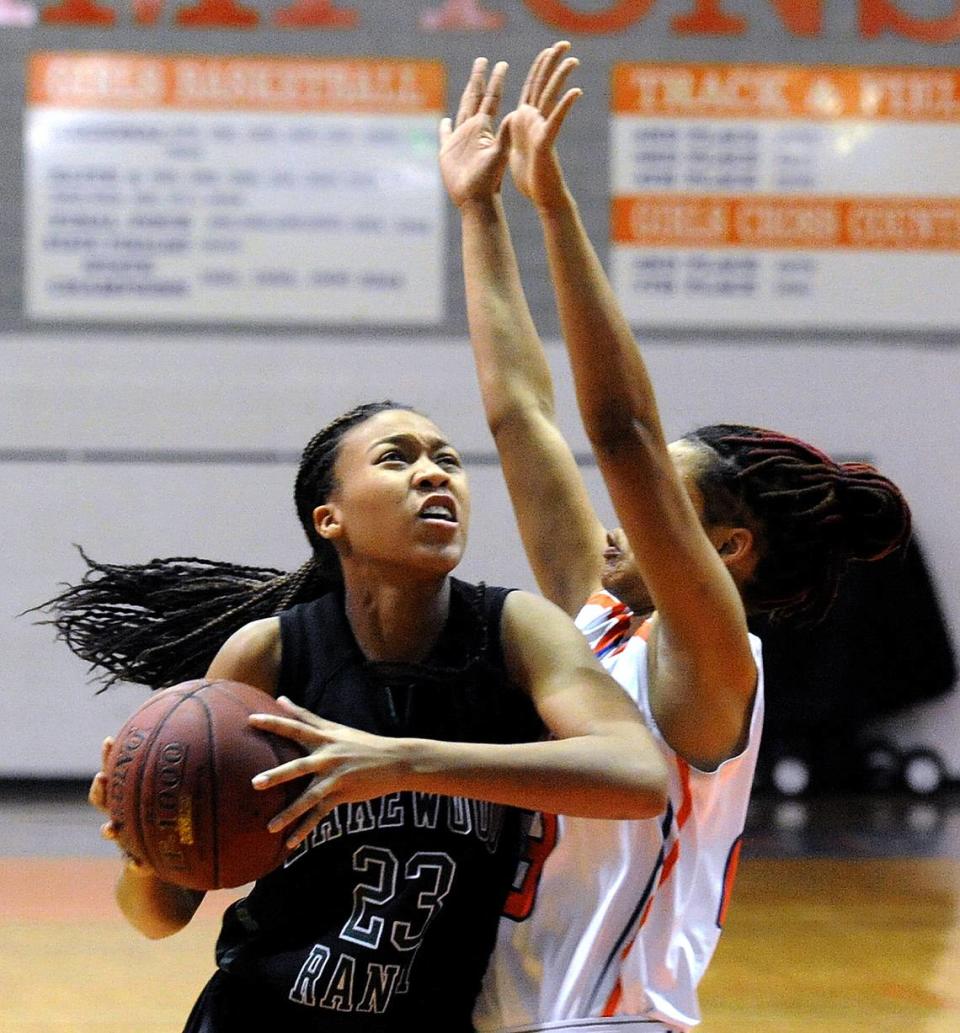 Lakewood Ranch’s LaDahzia Williams moves close to the net against Southeast in 2014.