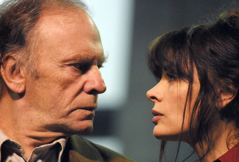 Trintignant y su hija Marie, trágicamente fallecida en 2003, durante un ensayo teatral 