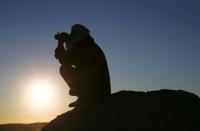 Turkish Kurds watch the Syrian town of Kobani from a hill near the Mursitpinar crossing, on the Turkish-Syrian border in the southeastern town of Suruc in Sanliurfa province October 20, 2014. REUTERS/Kai Pfaffenbach