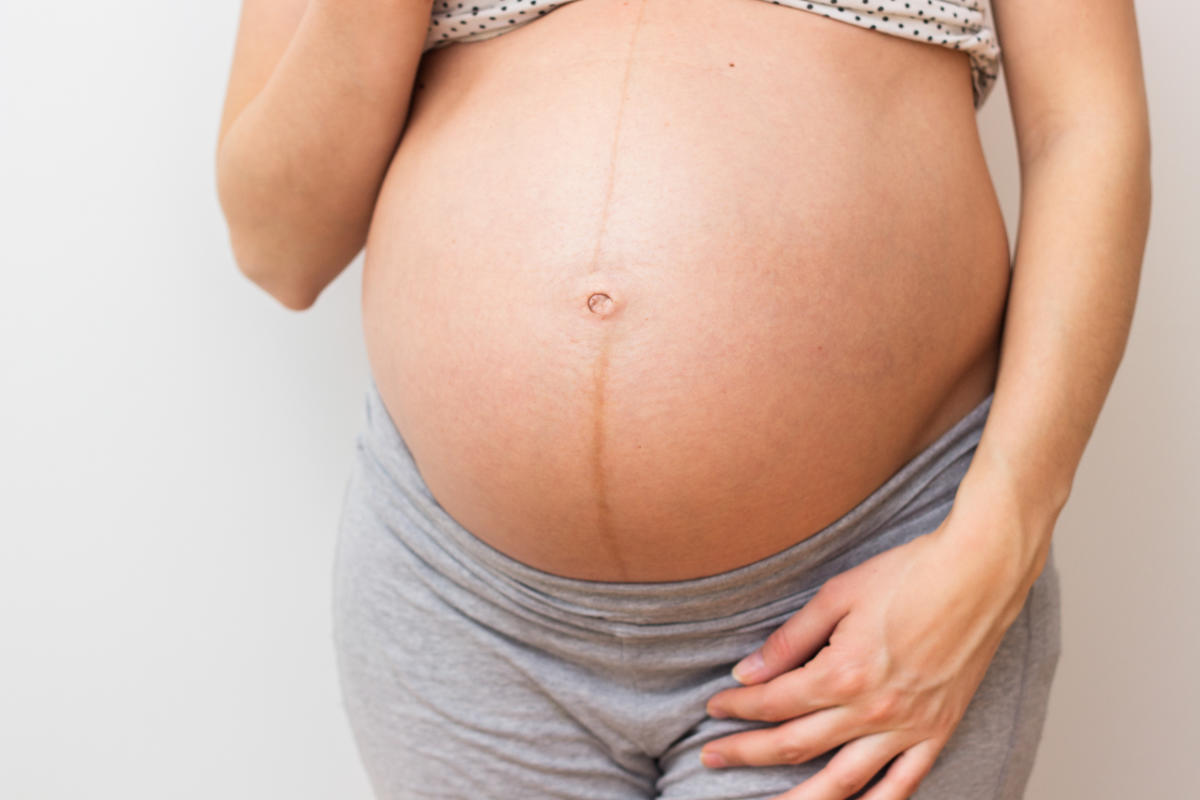 Linea nigra: When does the pregnant belly line appear and why