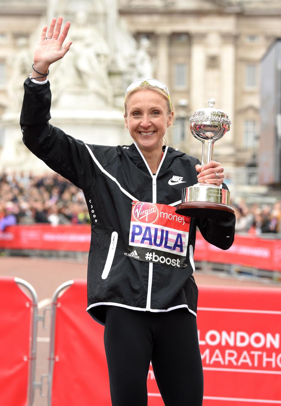 Paula Radcliffe receiving the inaugural John Disley London Marathon Lifetime Achievement Award during the London Marathon in April 2015 in London. (Getty Images)