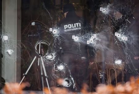 Investigative personnel work at the scene of a cafe shooting in Oesterbro, Copenhagen, in this February 15, 2015 file photo. REUTERS/Hannibal Hanschke/Files