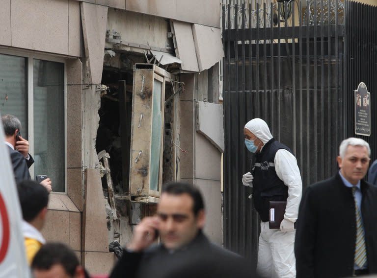 Turkish police and forensic experts inspect the site of a blast outside the US embassy in Ankara, on February 1, 2013. The United States has sent an FBI team to join the Turkish investigation into a deadly suicide bombing on the US embassy in Ankara last week