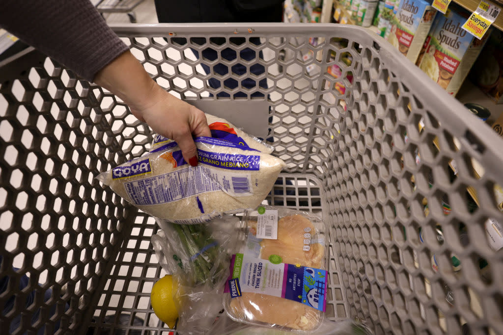 Clark, New Jersey, resident Jen Valencia puts items in a ShopRite cart on Jan. 8, 2022. (Michael Loccisano/Getty Images)