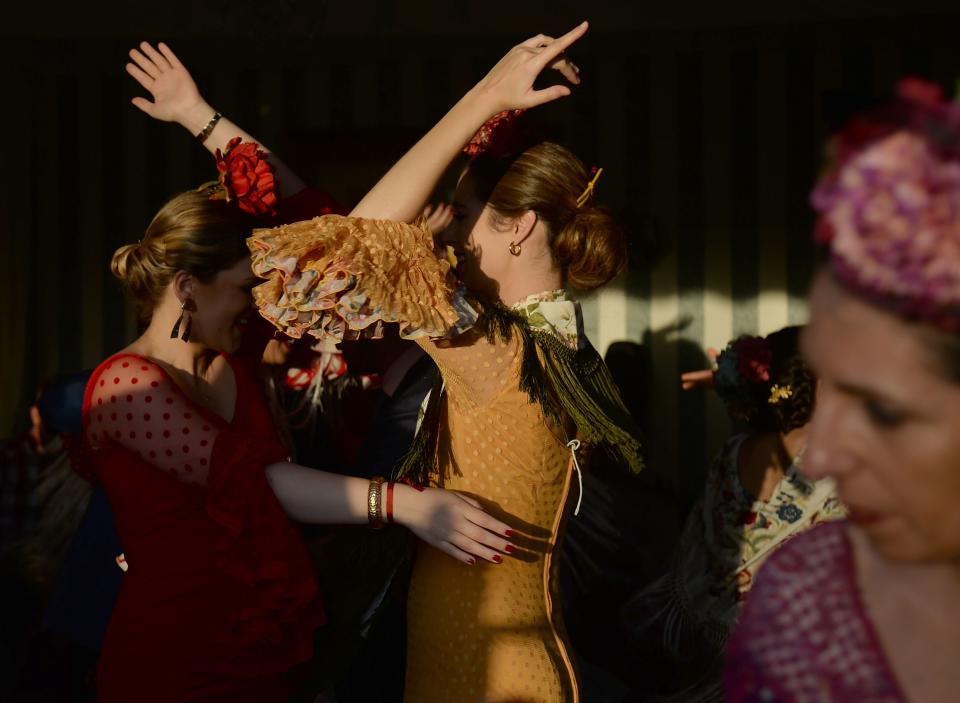 Un bando municipal prohibió que durante del Domingo rociero en la Línea de la Concepción se escuchase algo distinto a música "rociera, flamenca y similar". (Foto: CRISTINA QUICLER/AFP/Getty Images)