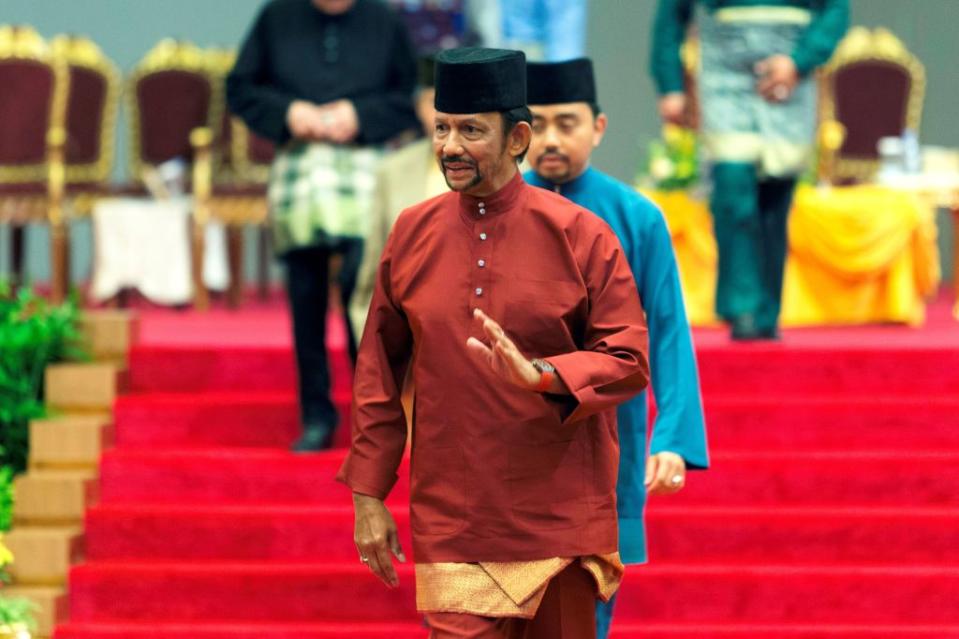 <p>In Brunei il Sultano Hassanal Bolkiah regna da 51 anni la sua monarchia ereditaria. (foto: Getty Images) </p>