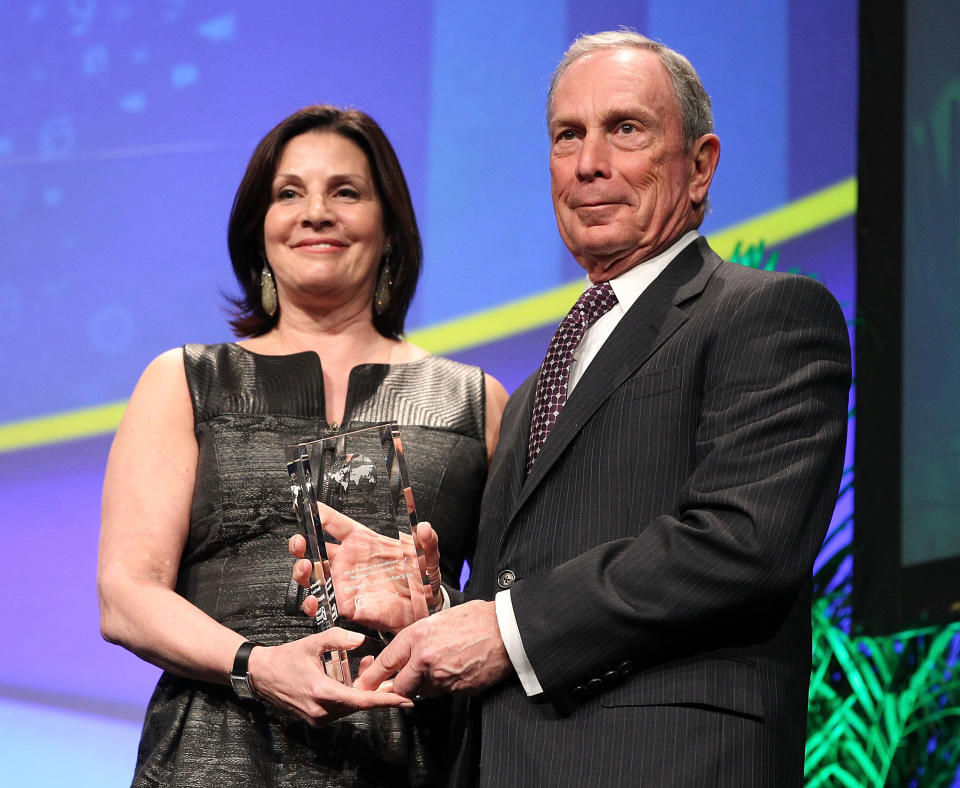 Jill Lafer presents former New York City Mayor Mike Bloomberg with the Global Citizen Award at the Planned Parenthood Federation Of America's 2014 Gala Awards Dinner in March 2014. (Photo: Paul Morigi via Getty Images)