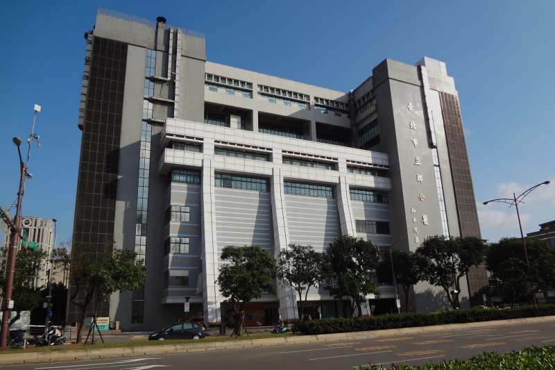 臺北市立和平醫院新增2名COVID-19確診病患，臺北市長柯文哲與指揮中心達成共識，下達「急診暫停營業」和「門診只接受已預約」兩條命令。（圖／取自維基百科）